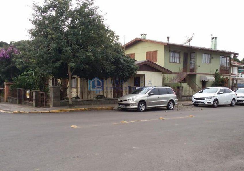 Terreno com duas casas