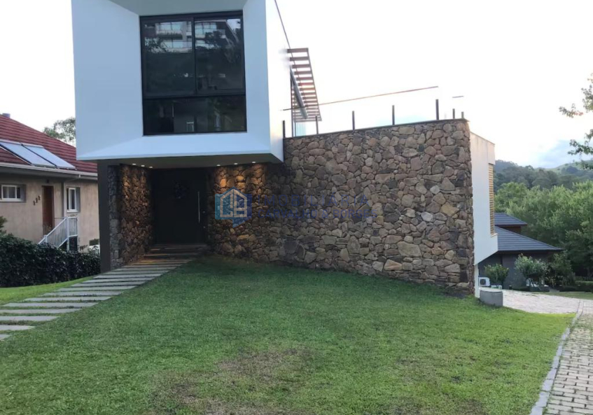 Casas  04 Dormitorios